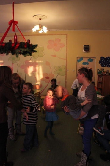 Mikołaj w Domu Dziecka w Krzydlinie Małej w 2011 roku