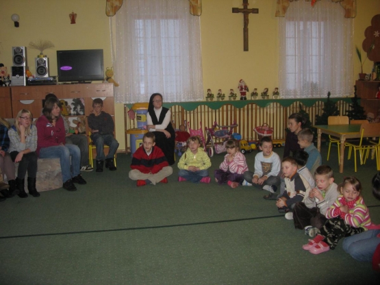 Mikołaj w Domu dziecka w Krzydlinie Małej w 2010 roku